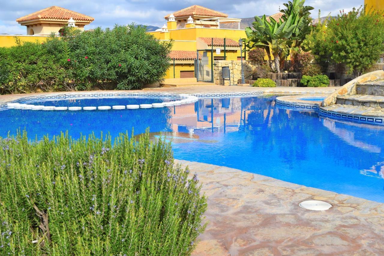 Apartamento Con Hermoso Jardin Y Ac Isla Plana Ngoại thất bức ảnh